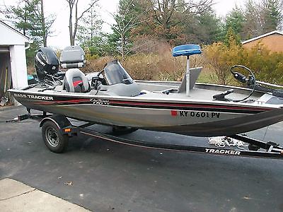 2010 BASS TRACKER BASS BOAT W/ TRAILER AND 40 HP MERCURY 4 STROKE MOTOR