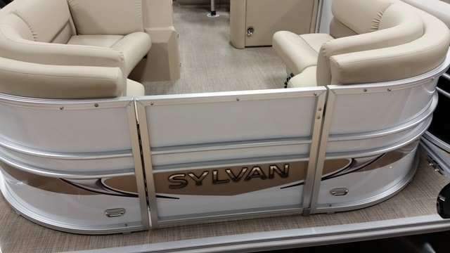 2016 Sylvan 8520 Mirage Cruise