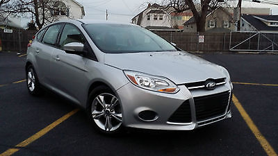 Ford : Focus SE Sedan 4-Door 2014 ford focus se silver with black 36 k miles and low price
