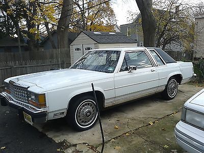 Ford : Crown Victoria LX Very clean classic vehicle. Interior is like new. All options work. Rare 2 door.