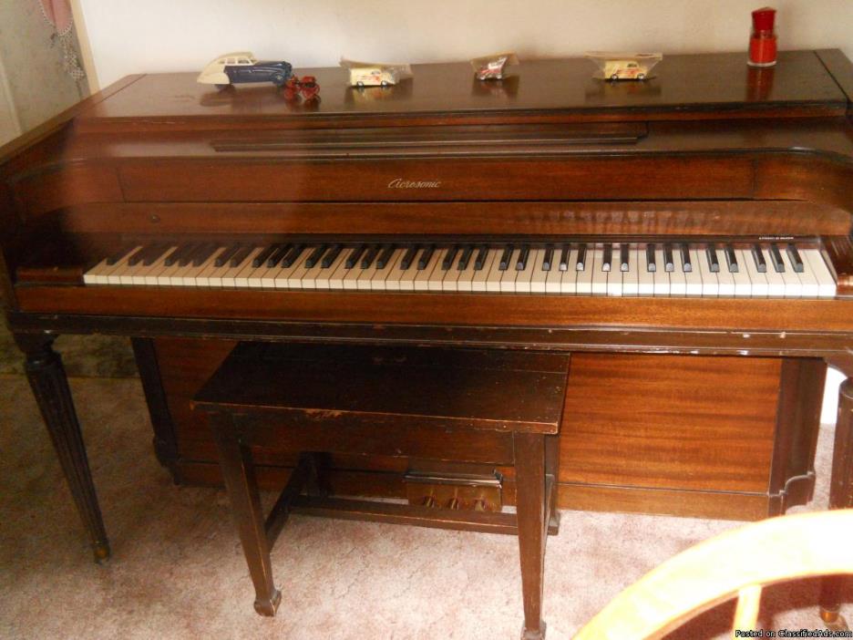 1946 ACROSONIC PIANO, 2