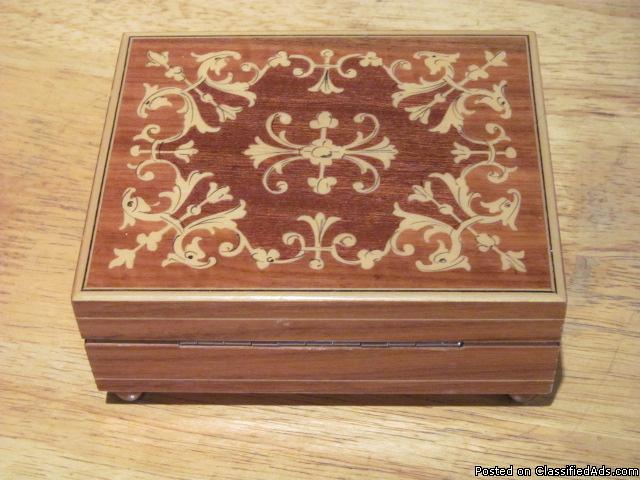 REUGE WOODEN MUSIC BOX