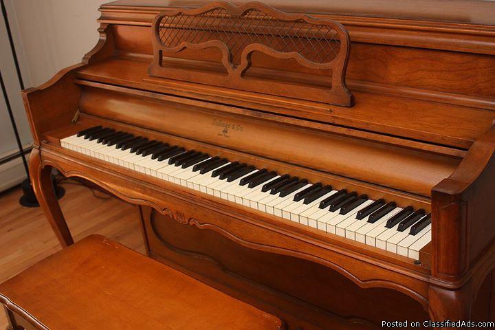 BEAUTIFUL SOHMER MAPLE PIANO, 1