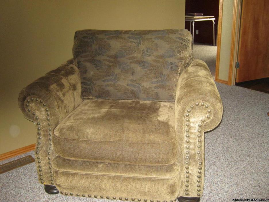 Loveseat, chair, coffee table & end tables, 1