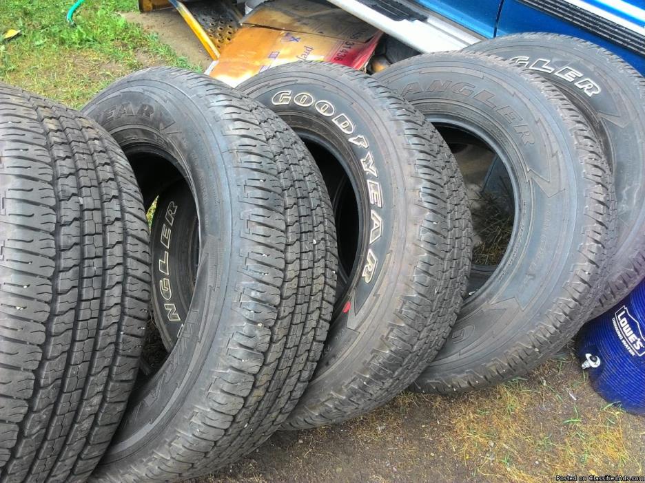 set of 5  275/65R18 Goodyear wrangler tires, 1