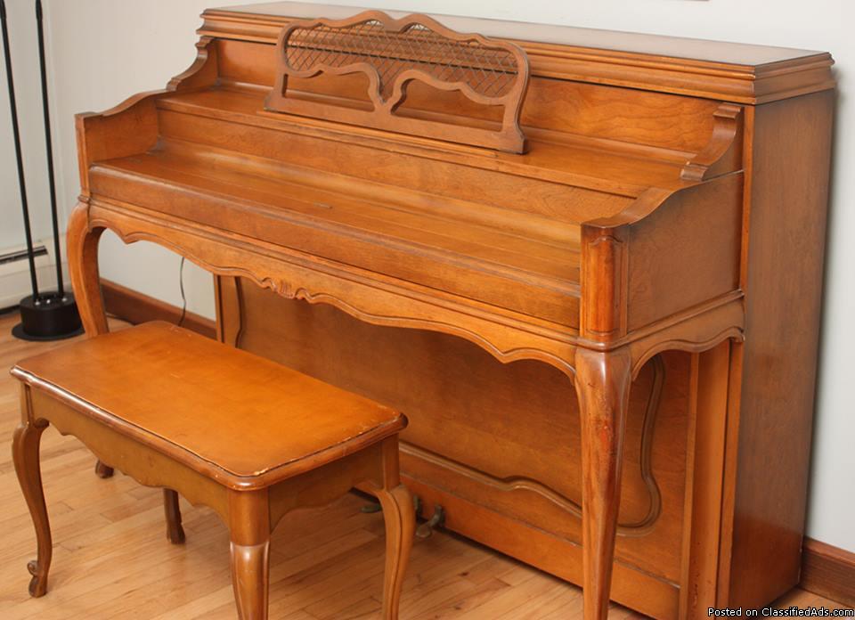 BEAUTIFUL SOHMER MAPLE PIANO