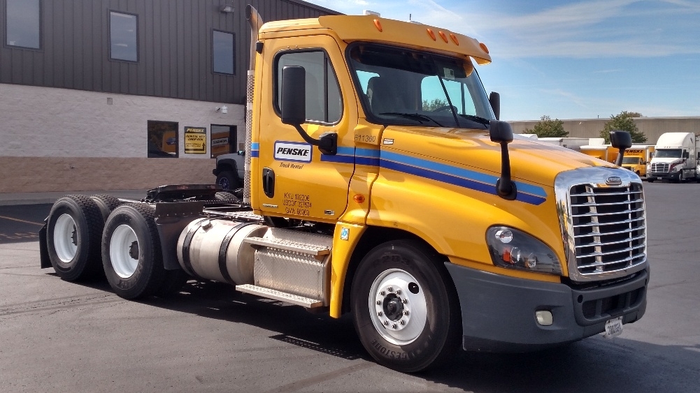 2012 Freightliner Cascadia 125  Conventional - Day Cab