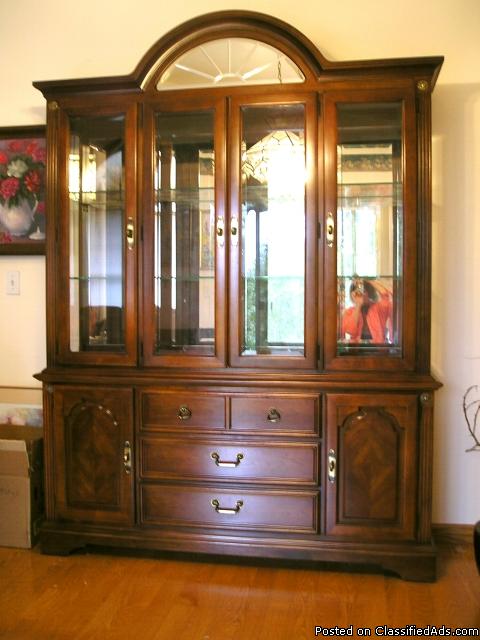 Georgeous Stanley Furniture China Hutch