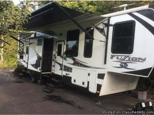 2013 Keystone Fuzion 342 Toy Hauler