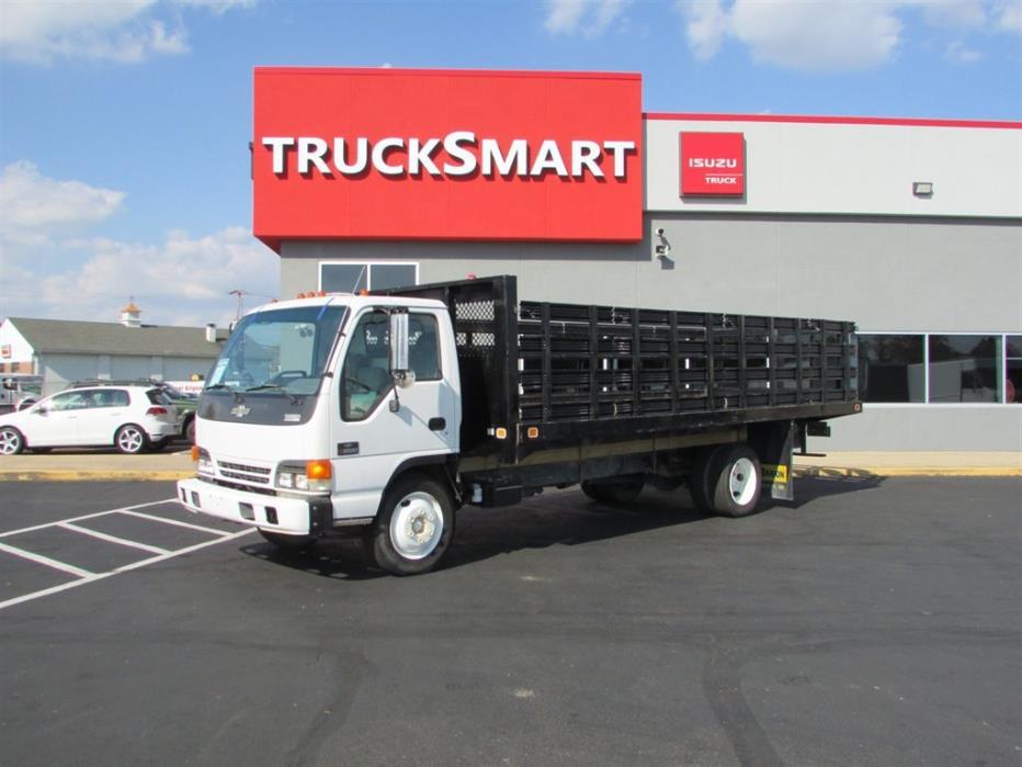 2004 Chevrolet W5500  Stake Bed