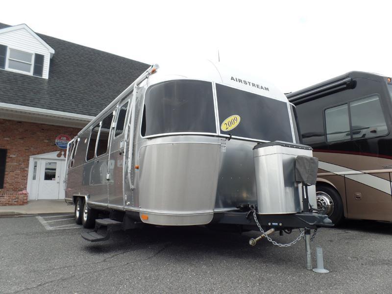 2009 Airstream Flying Cloud 28W Queen