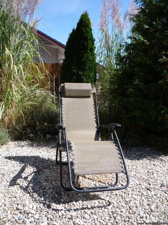 CHAISE RECLINER. NEW, never used, 0