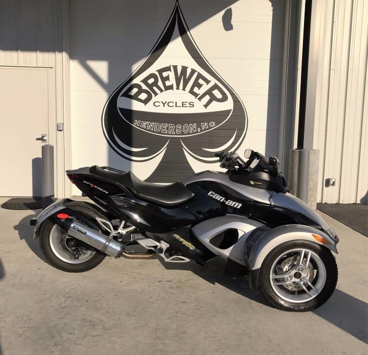 2009 Can-Am Spyder™ GS Roadster with SE5 Transmission (semi auto)