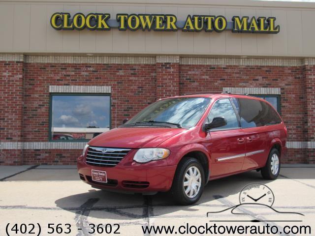 2005 Chrysler Town and Country Signature Series