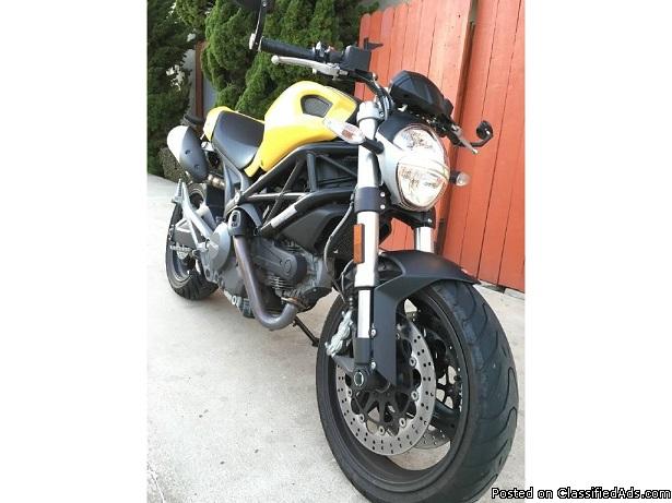 2014 Ducati Monster 696 ABS Sportbike