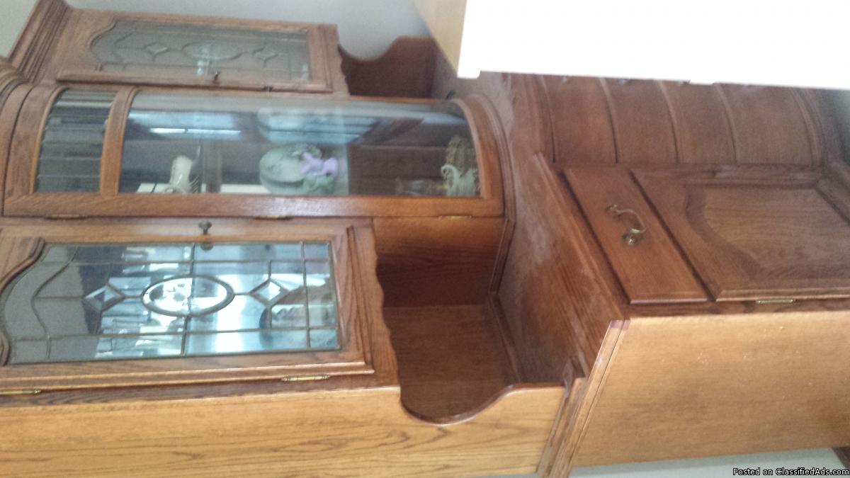 Beautiful China hutch. Great condition. rounded glass.