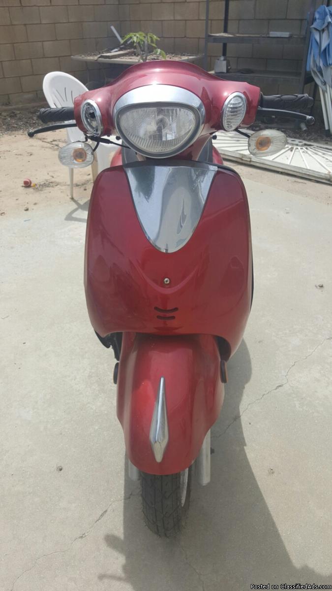 2013- 150cc Classic Moped Scooter