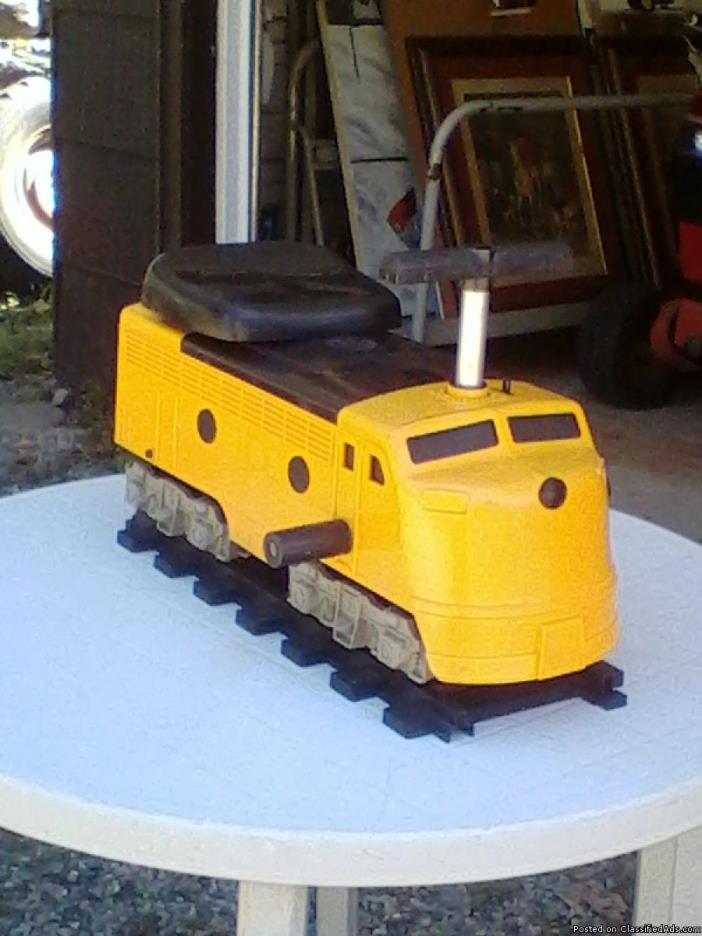 Mighty Casey Ride on Train ( Remco ), 0