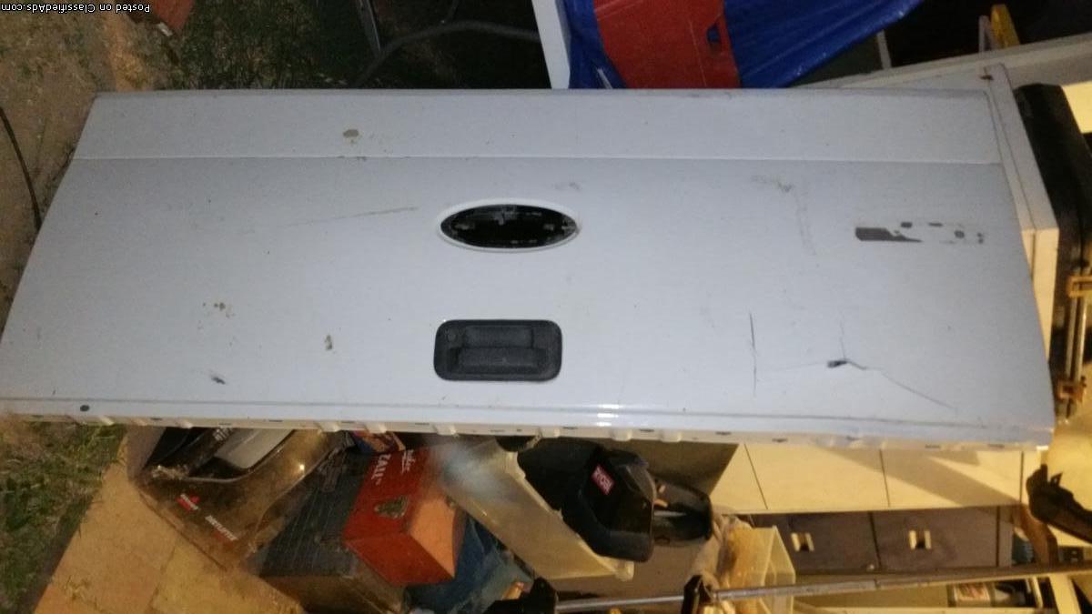 ford f150 2002 tail gate small damage see pic top edge, 0