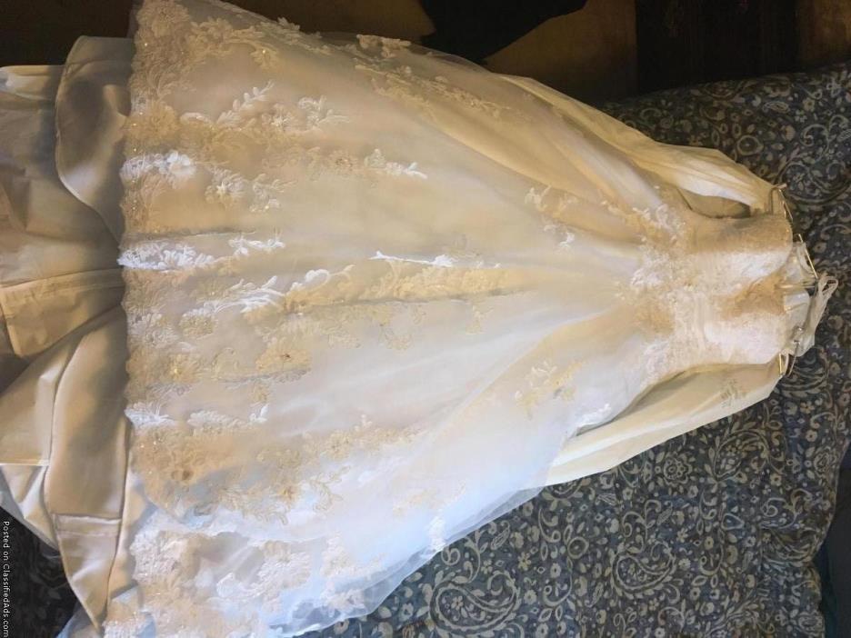 Beautiful wedding dress 4 sale