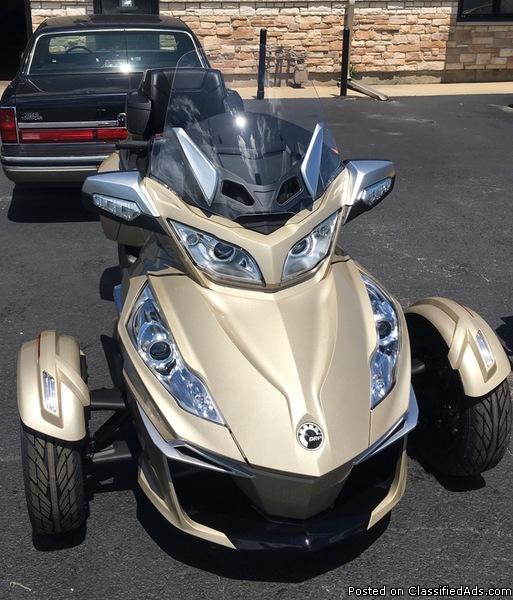 SALE! New 2017 Can-Am Spyder RT Limited Motorcycle in Champagne #M1726 BEST...