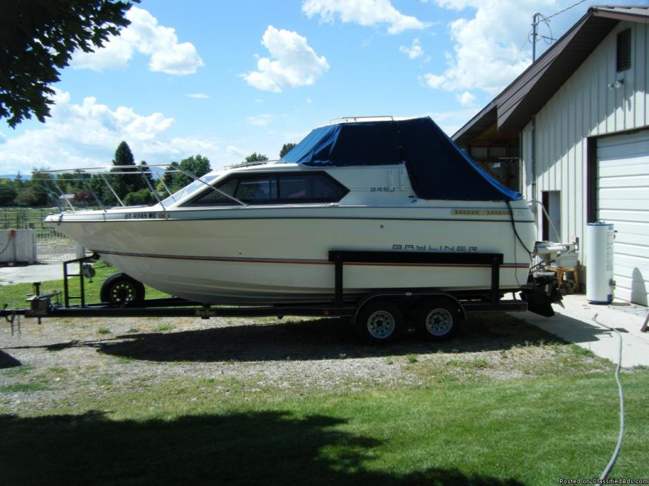 1993 BAYLIER CLASSIC 2452/24FT  HARD TOP