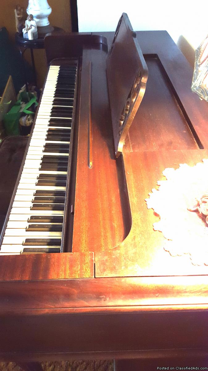 Antique Wurtilzer Piano, 1