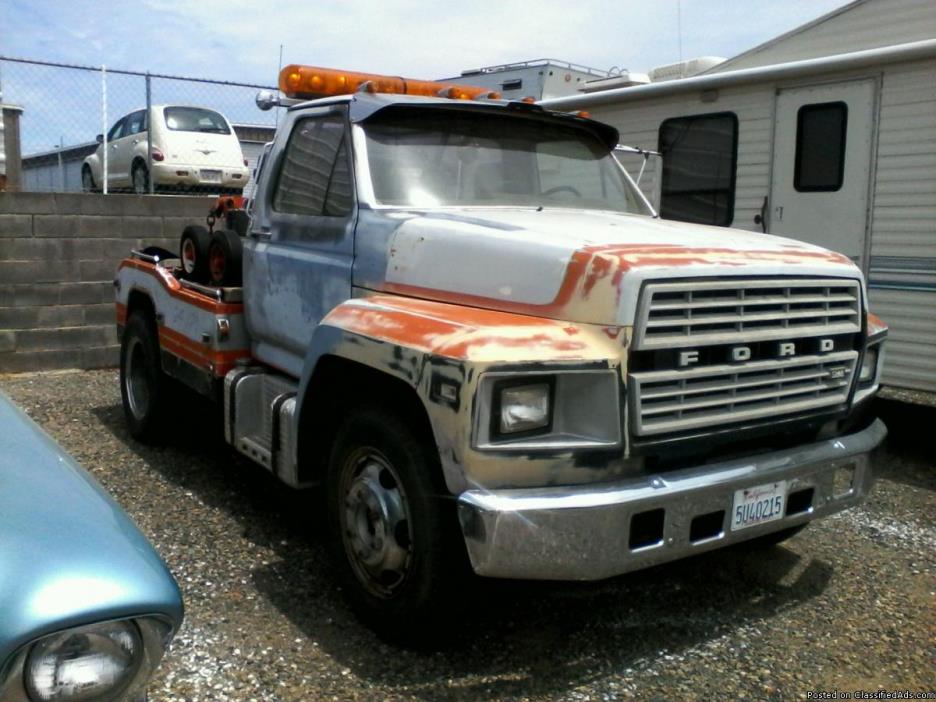 *Wrecker/Tower* 1981 FORD F-600