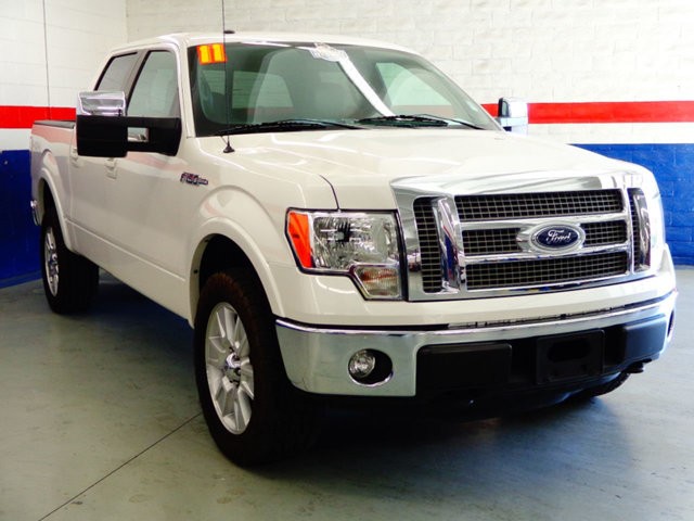 2011 Ford F-150 4WD SuperCab 145 Lariat