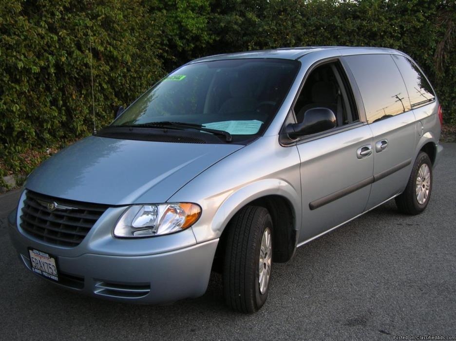 ($ 3999) ** 2006 Chrysler Town & Country 4 Door MiniVan