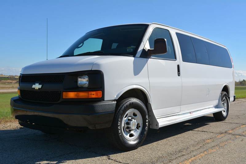 2011 Chevrolet G3500 Ls 14-Passenger Van  Mobility Van