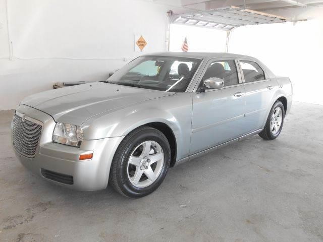 2005 Chrysler 300 Base Rwd 4dr Sedan