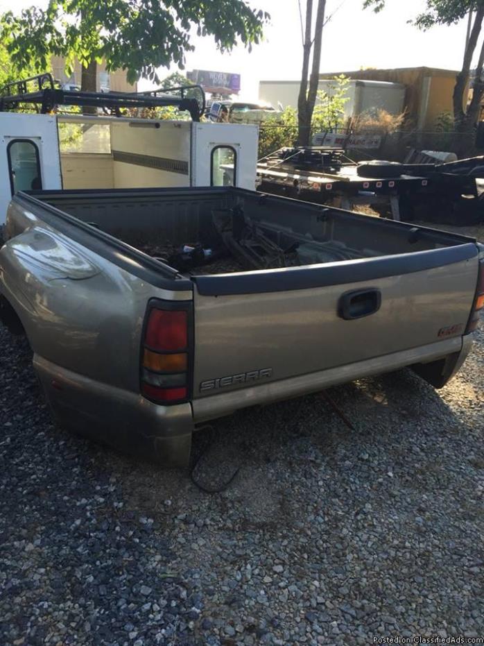 2002 GMC 3500 Dually Take Off Bed, 0