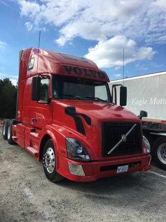 2010 Volvo 670  Conventional - Sleeper Truck