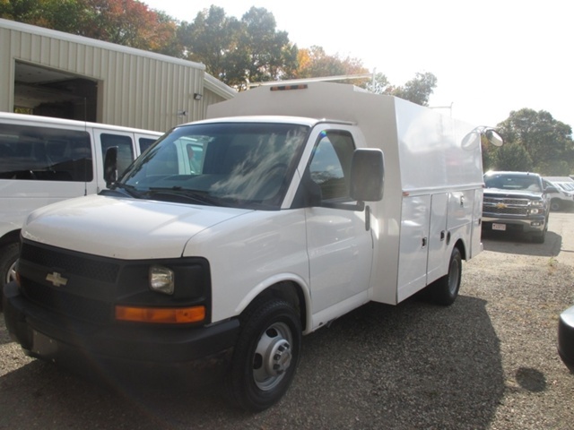 2003 Chevrolet Express Cutaway  Cab Chassis