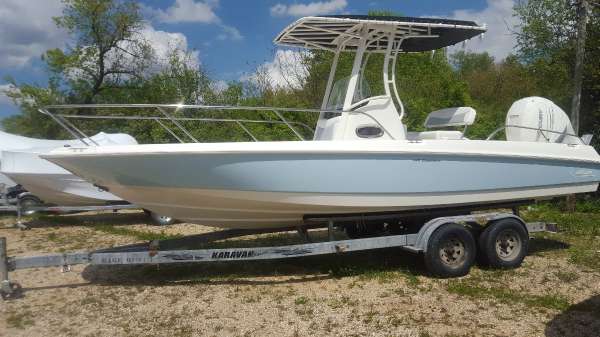 2016 Boston Whaler 240 Dauntless