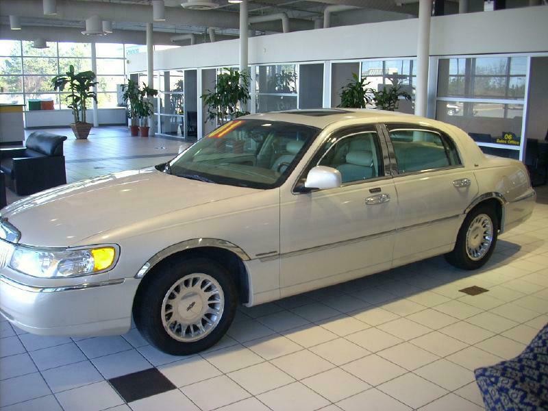 2001 LINCOLN TOWN CAR CARTIER