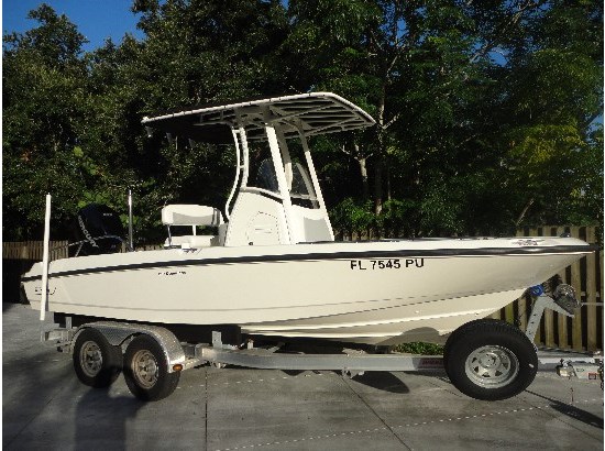 2015 Boston Whaler 210 Dauntless