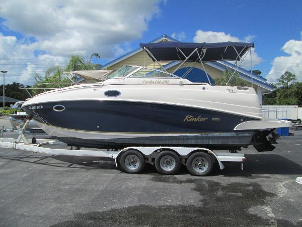 2005 Rinker 250 Express Cruiser