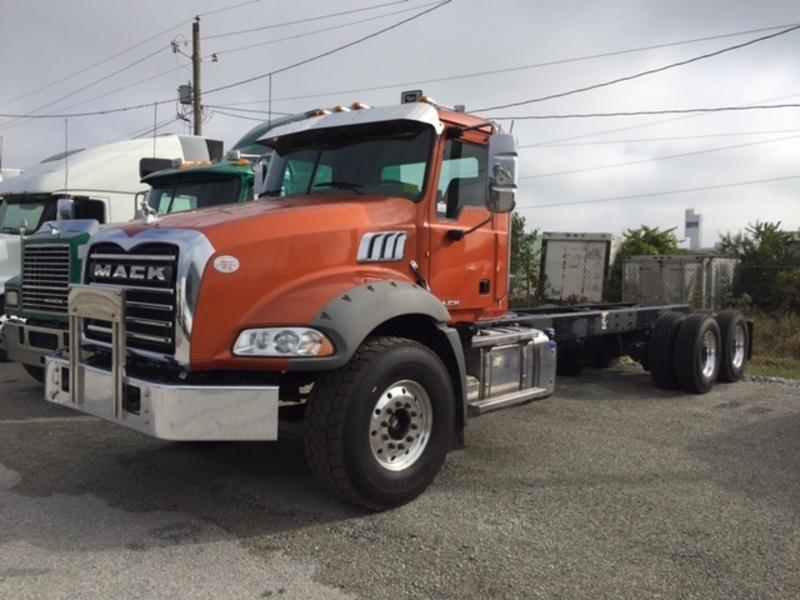 2015 Mack Gu813  Conventional - Day Cab