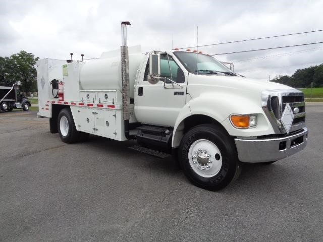 2007 Ford F750  Fuel Truck - Lube Truck