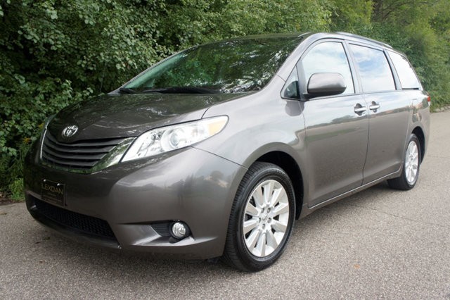 2012 Toyota Sienna XLE NAVIGATION AWD ONE OWNER