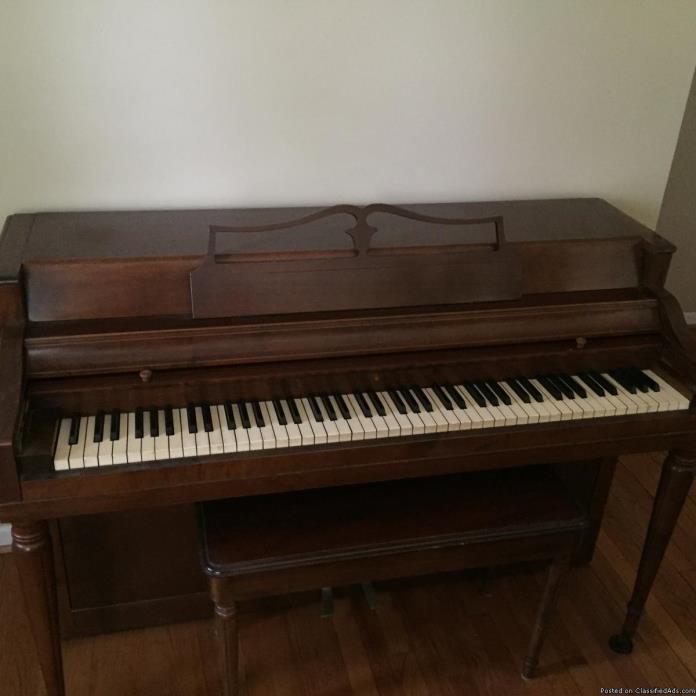 Wurlitzer Spinet Piano, 0