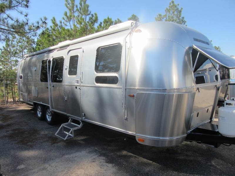 2017 Airstream Flying Cloud 30FB Bunk