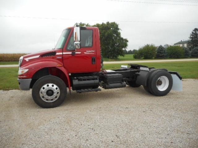 2009 International 4400  Conventional - Day Cab