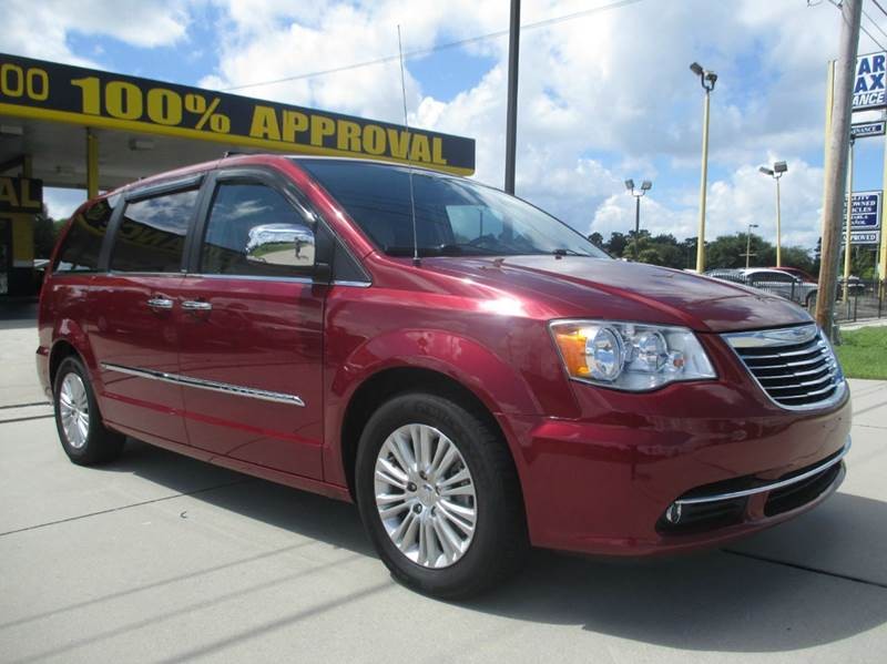 2012 Chrysler Town and Country Touring-L 4dr Mini Van