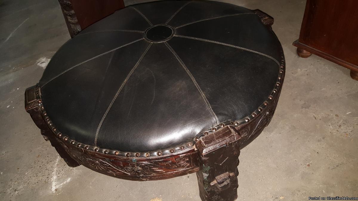Ottoman - black leather round, 0
