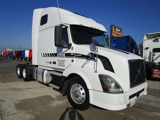2012 Volvo Vnl670  Conventional - Day Cab