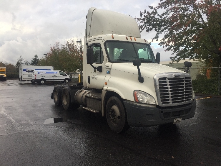 2014 Freightliner Cascadia 125  Conventional - Day Cab