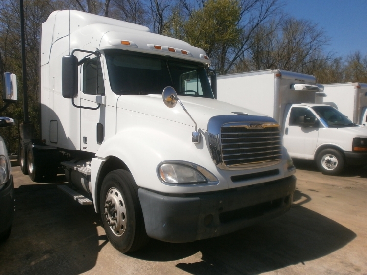 2011 Freightliner Columbia 120  Conventional - Sleeper Truck